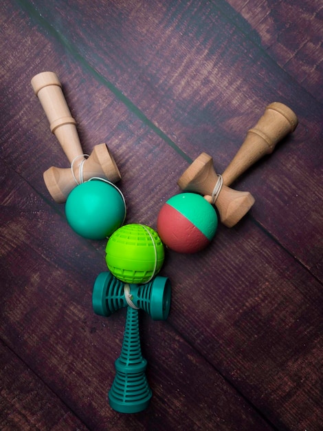 Concepto de competencia de juguetes japoneses Kendama colorido espacio de copia