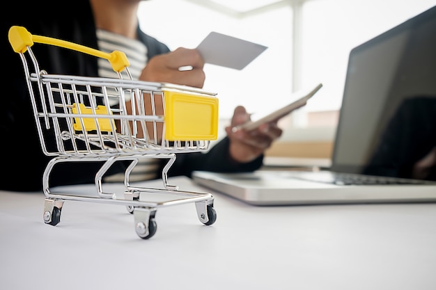 Concepto de compras en línea