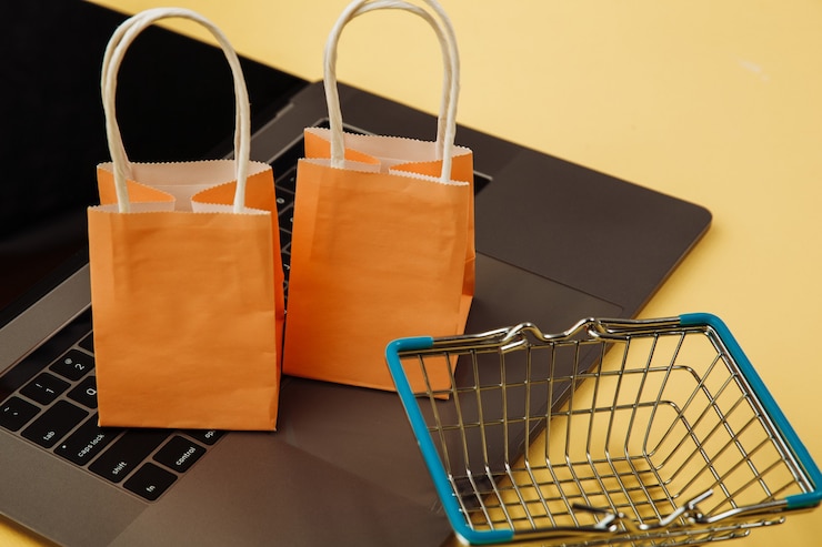 Foto concepto de compras online. bolsas y carrito de compras.