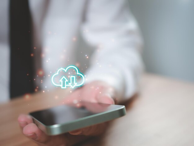El concepto de computación en nube conecta la información y la tecnología de los equipos de comunicación