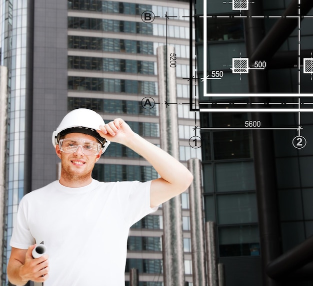 concepto de construcción, desarrollo, construcción y arquitectura - arquitecto masculino en casco con planos y gafas de seguridad