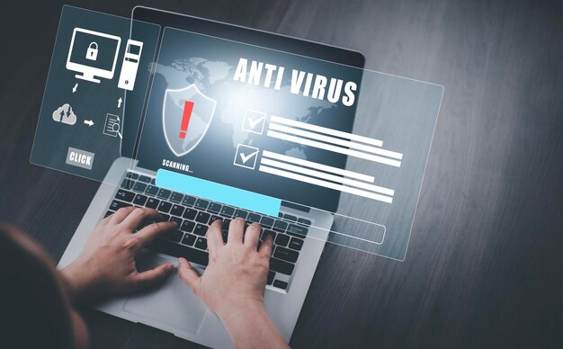 Concepto de correo electrónico con spam de portátil y virus monitor de computadora concepto de seguridad de internet hombre de negocios leyendo correo electrónico con un portátil Spam basura y emarketing en la pantalla Spam Email Popup Alerta