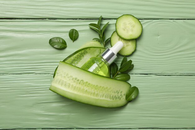 Foto concepto de cosmética de pepino para el cuidado de la cara y la piel