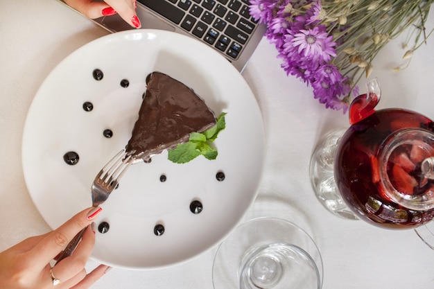 Concepto de creatividad de receta de postre de pastel de chocolate de arte de fotografía de alimentos