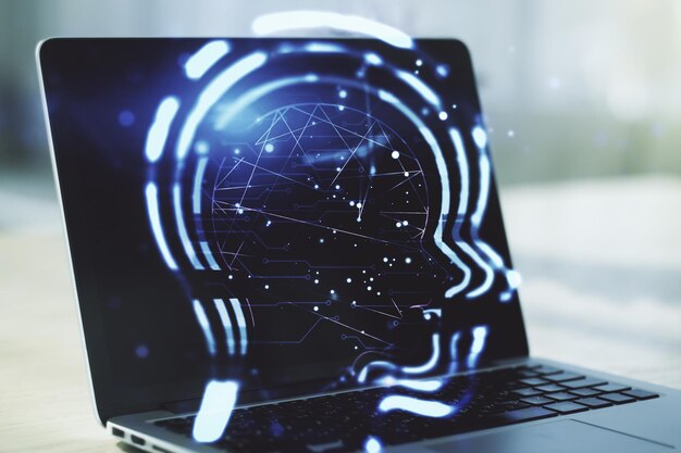 Concepto creativo de inteligencia artificial con holograma de cabeza humana en el fondo de una computadora portátil moderna Multiexposición