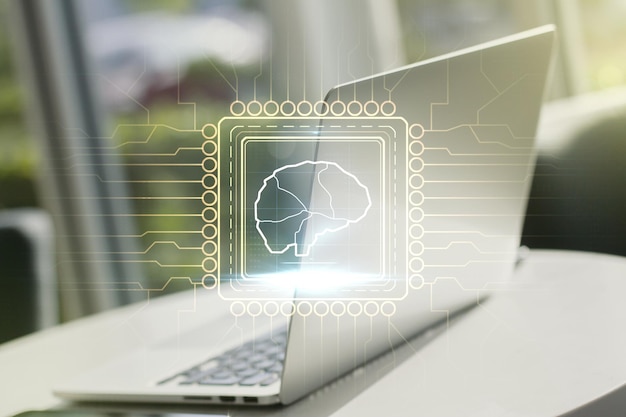 Concepto creativo de inteligencia artificial con holograma del cerebro humano en el fondo de una computadora portátil moderna Multiexposición