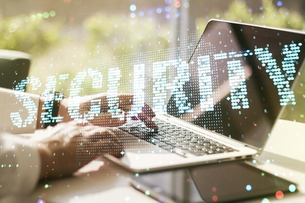 Concepto creativo de seguridad cibernética con las manos escribiendo en el teclado de la computadora en el fondo Doble exposición