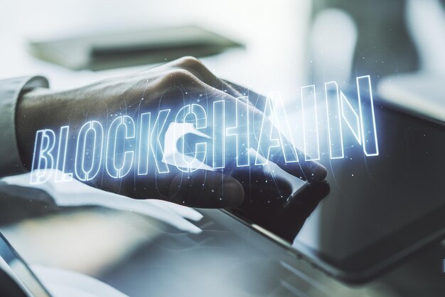 Concepto creativo de tecnología blockchain y clics de dedos en una tableta digital en el fondo transferencias de dinero digital y concepto de descentralización Multiexposición