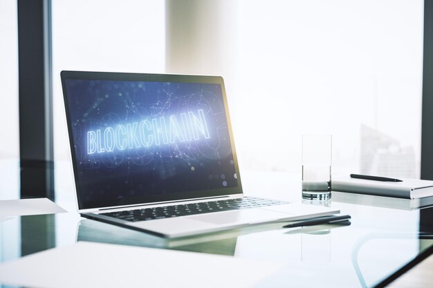Concepto creativo de la tecnología blockchain en la pantalla de un portátil moderno, transferencias de dinero digital y concepto de descentralización Representación 3D