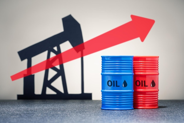 Concepto de crecimiento de la producción de petróleo Bomba de aceite de barriles de petróleo y flecha roja hacia arriba