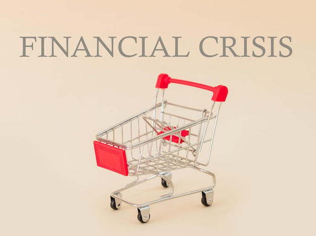 Concepto de crisis financiera carrito de compras vacío