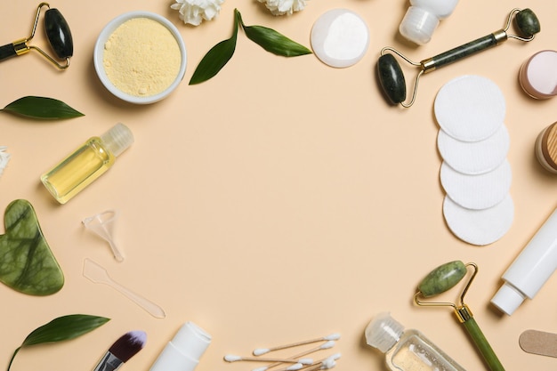 Concepto de cuidado facial y de la piel con mascarilla cosmética.