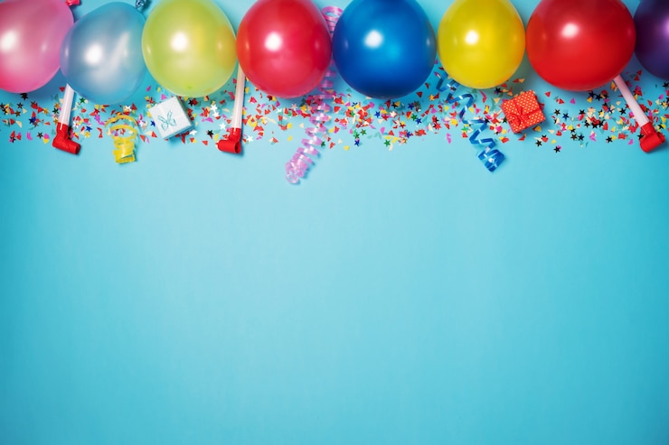 Foto concepto de decoración de fiesta plana sobre fondo azul pastel desde arriba