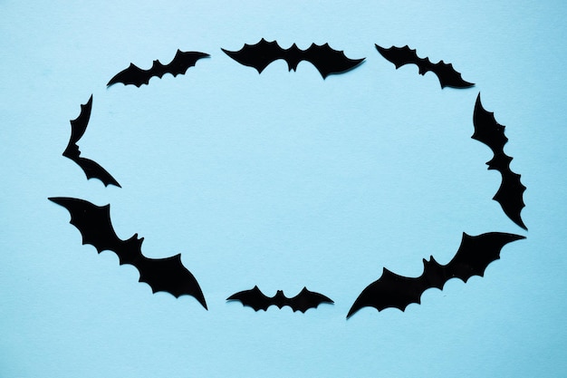Concepto de decoración y Halloween murciélagos de papel volando