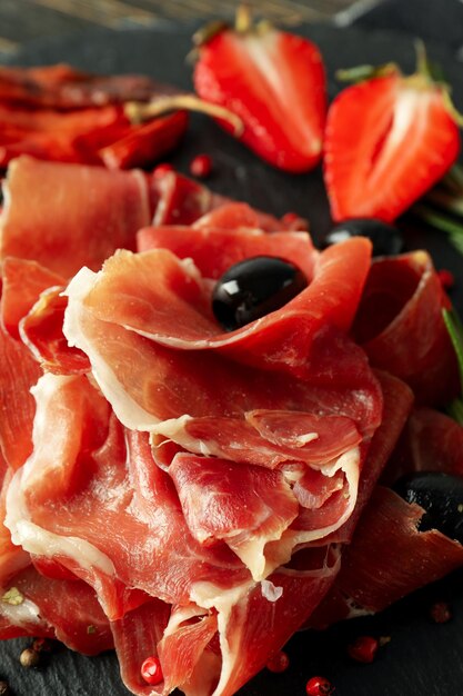 Concepto de deliciosa comida con jamón de cerca