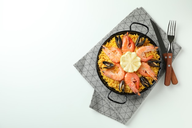 Concepto de deliciosa comida con paella española