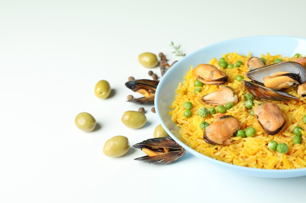 Concepto de deliciosa comida con paella española