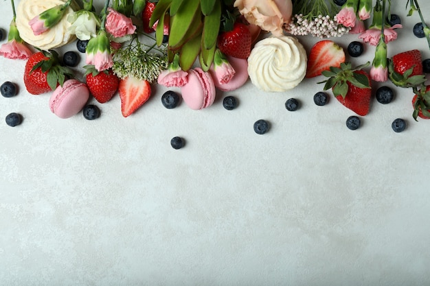 Concepto de deliciosa comida sobre fondo blanco con textura