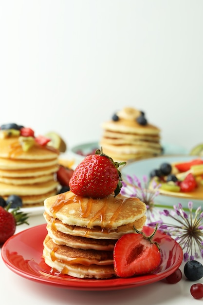 Concepto de delicioso postre con panqueques, cerrar