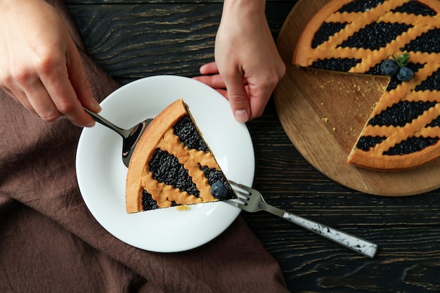 Concepto de delicioso postre con tarta de arándanos