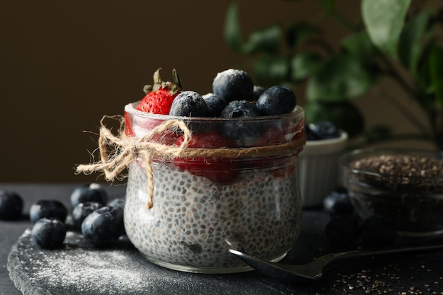 Concepto de desayuno con delicioso pudín de chía