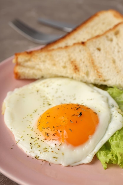 Concepto de desayuno sabroso, acercamiento y enfoque selectivo