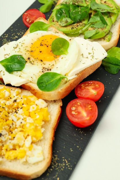 Concepto de desayuno sabroso con comida deliciosa de cerca