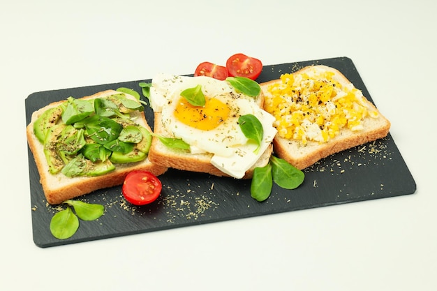 Concepto de desayuno con sabroso sándwich casero