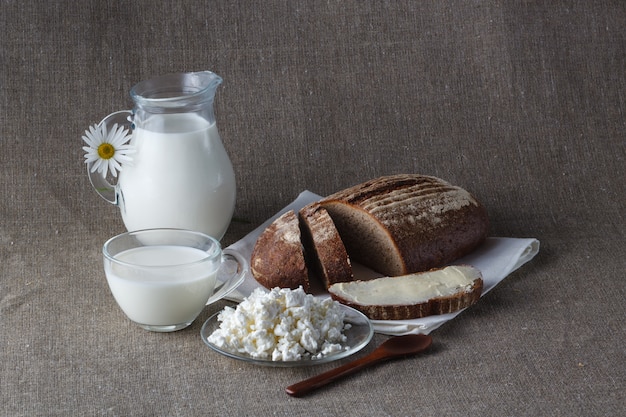 Concepto de desayuno saludable Pan con leche