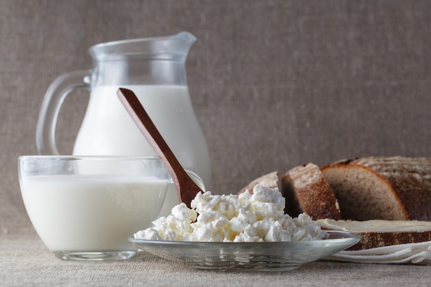 Concepto de desayuno saludable Pan con leche