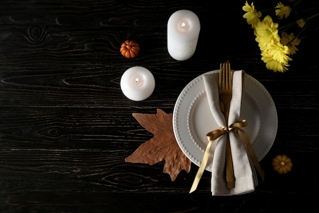 Concepto de día de Acción de Gracias mesa de otoño espacio para texto