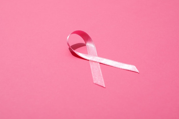 Concepto del día mundial contra el cáncer del cáncer femenino