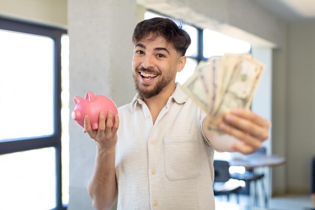 Foto concepto de dinero o ahorro de modelo joven