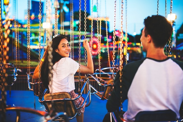 Concepto de diversión juguetona festivo parque de atracciones festivo concepto