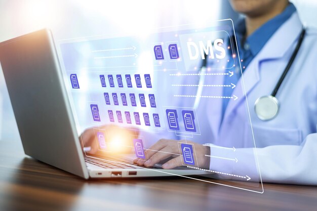 Concepto de documentos Médico uso de conexión informática servidor base de datos paciente para el tratamiento tecnológico en el hospital en Gestión de conceptos de documentos