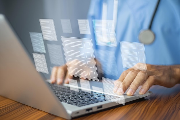 Concepto de documentos El médico utiliza la base de datos del servidor de conexión de computadora del paciente para el tratamiento tecnológico en el hospital Gestión del concepto de documentos