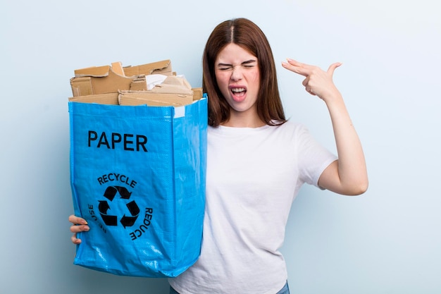 Concepto de ecología de mujer bonita adulta joven