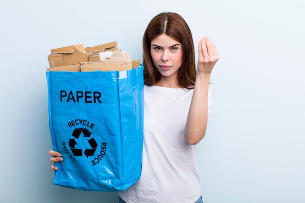 Concepto de ecología de mujer bonita adulta joven