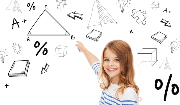 Concepto de educación, escuela y tecnología - linda niña apuntando al triángulo en la pantalla virtual