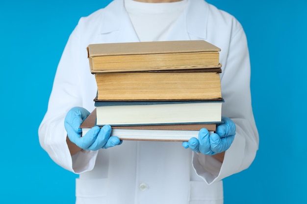 Concepto de educación médica y libros de medicina.