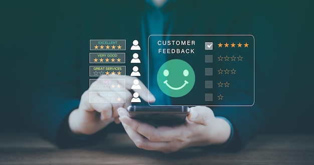 El concepto de encuesta de retroalimentación de satisfacción del cliente El usuario da una calificación a la experiencia del servicio en la aplicación en línea El cliente puede evaluar la calidad del servicio que conduce a la clasificación de la reputación de la empresa