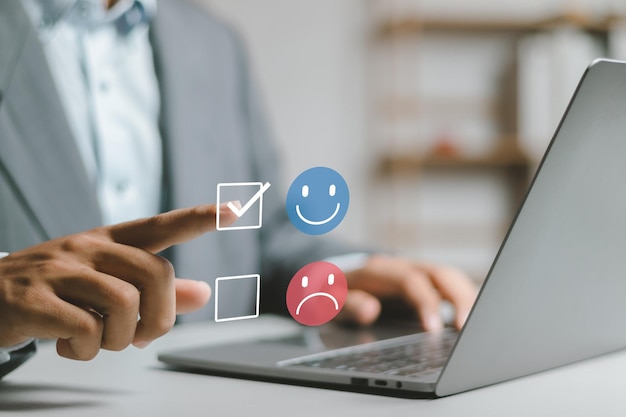 Concepto de encuesta de satisfacción del cliente usuario valora la experiencia de servicio en el sitio web en línea