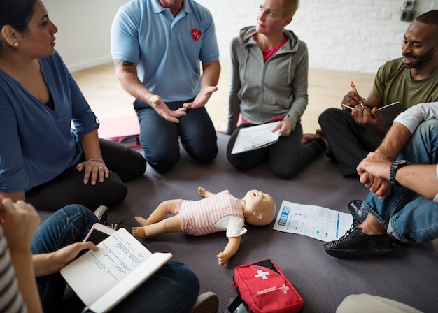 Concepto de entrenamiento de primeros auxilios RCP