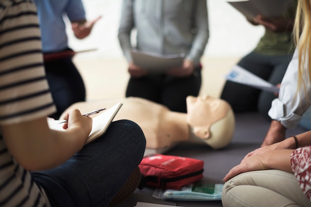 Foto concepto de entrenamiento de primeros auxilios rcp