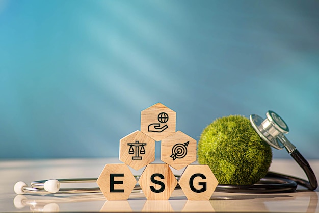 Foto concepto esg de medio ambiente social y gobernanza palabras esg en un bloque de madera