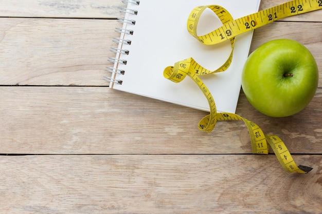 Concepto de estilo de vida saludable con manzanas Pérdida de peso o concepto de dieta
