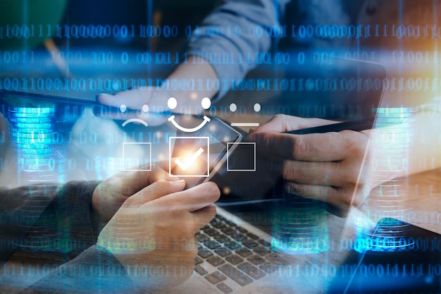 Concepto de evaluación del servicio al cliente Empresario presionando el espectáculo de emoticonos de sonrisa en la pantalla virtual Encuesta o cuestionario para la experiencia del usuario o investigación de satisfacción del cliente