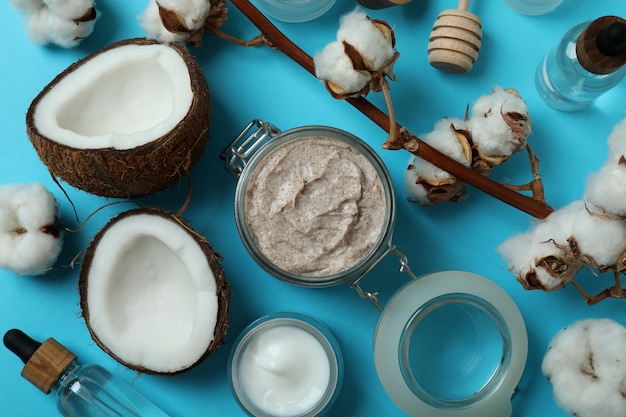 Concepto de exfoliación para el cuidado de la piel en azul