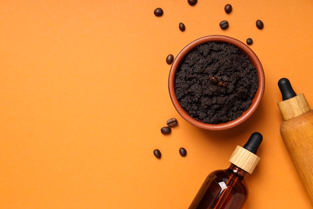 Concepto de exfoliante de café para el cuidado de la piel y la cara