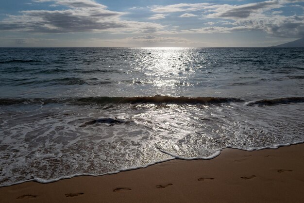 Concepto de fondo de vacaciones de verano de viaje en la playa con el cielo soleado Escena tropical de vacaciones en el mar Naturaleza del paisaje marino